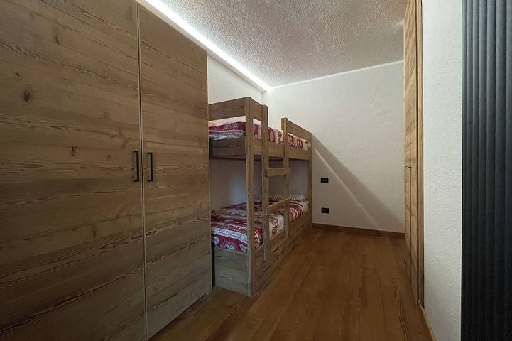 Ganze Wohnung, San Sicario Alto, Renovated Two-Bedroom Apartment, Ski-In/Ski-Out, Wi-Fi, View of the Alps in Cesana Torinese, Via Lattea