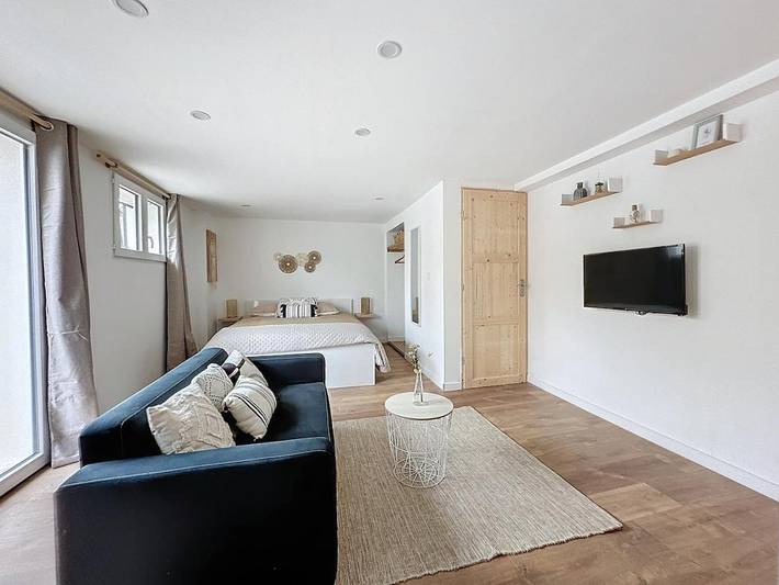 Gîte pour 2 personnes, avec Terrasse dans Communay - 2
