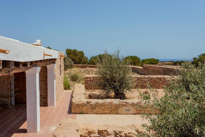 Casa rural para 6 personas, con jardín además de terraza y vistas en El Pilar de la Mola - 2