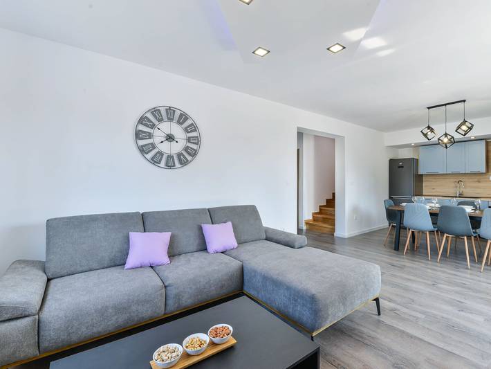 Location de vacances pour 8 personnes, avec terrasse et jardin à Tribunj - 4