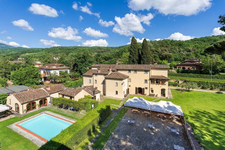 Ferienhaus für 18 Personen, mit Terrasse und Pool