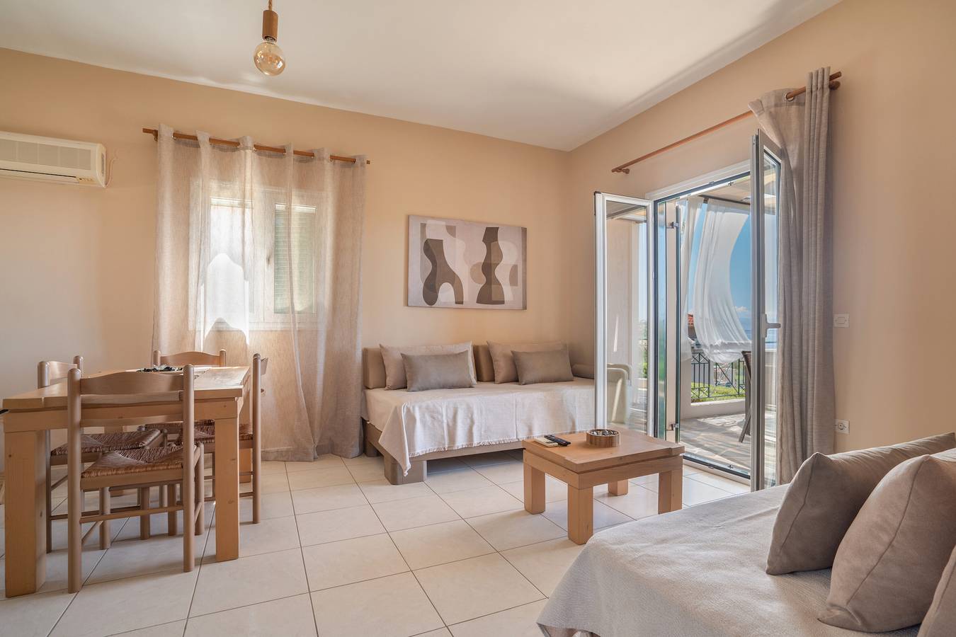 Entire apartment, Apartment 'Evridiki' with Sea View, Wi-Fi and Air Conditioning in Mousata, Kefalonia