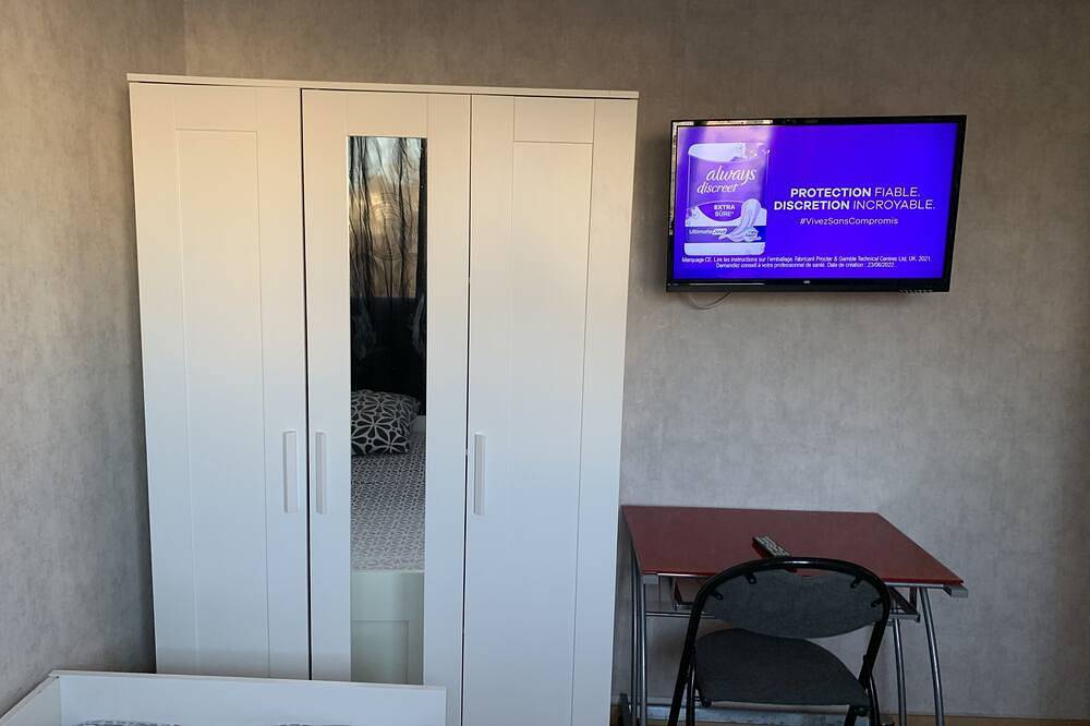 Chambre - Studio Tout Confort Avec Salle de Bain in Vaulx-en-Velin, Ródano