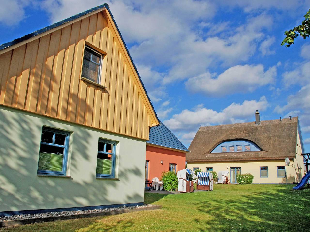 Ganze Ferienwohnung, Ferienappartements zum Ostseestrand mit Terrasse in Lobbe, Mönchgut