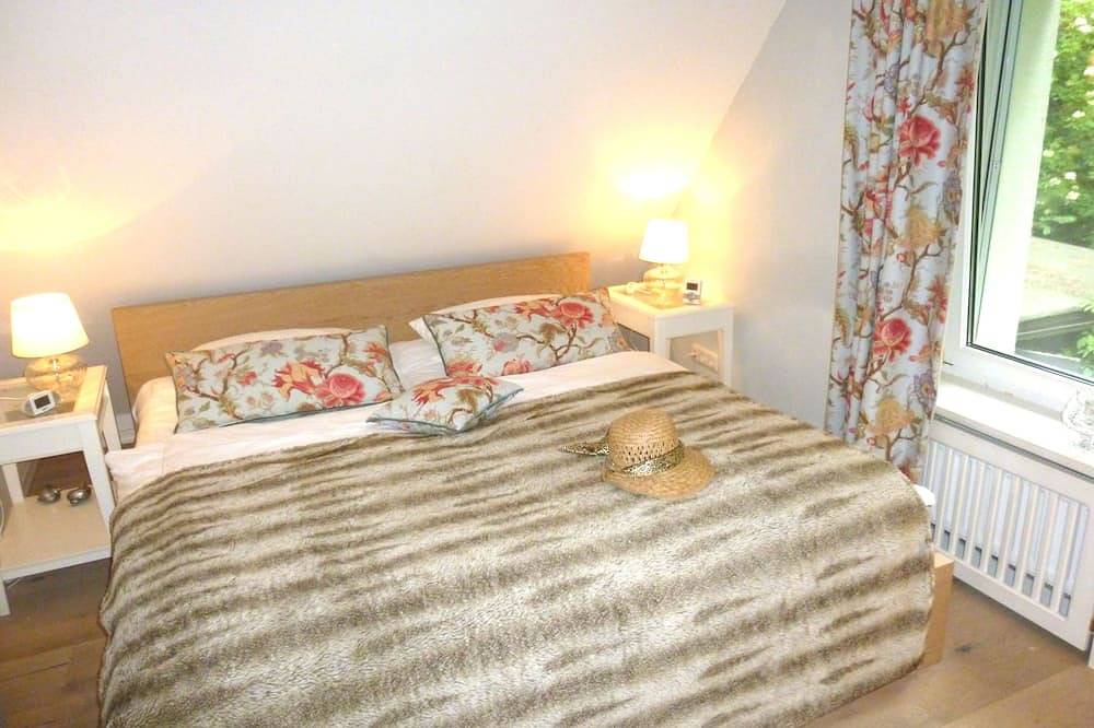 10 Minuten vom Strand, Reetdachhaus mit Spa: Sauna & Whirlpool in Wittenbeck, Rostock und Umgebung