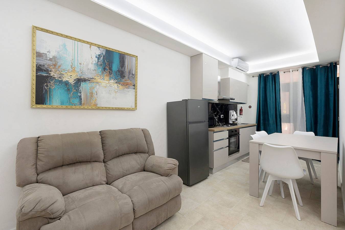 Entire apartment, Hilten Blue Wave Holiday Home 130m from Beach, Private Garden & Wi-Fi in Isola delle Femmine, Palermo Province