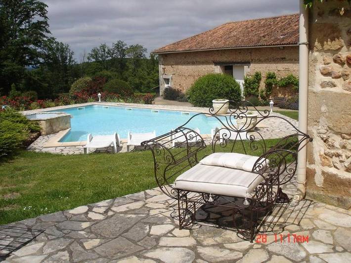 Gîte pour 4 personnes, avec Terrasse ainsi que Jardin et Piscine à Saint-Adjutory