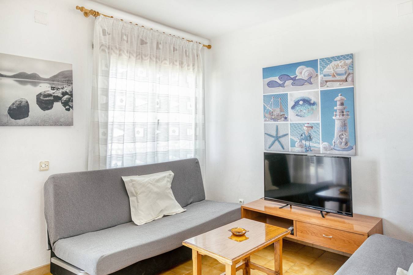 Apartamento entero, Apartamento 'Mediterranean View 2-4' cerca de la playa con balcón y Wi-Fi in Llansá, Alt Empordà