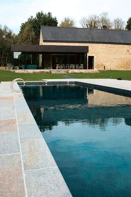 Location de vacances pour 10 personnes, avec piscine et jardin ainsi que vue et terrasse, animaux acceptés à Plélan-le-Petit - 3