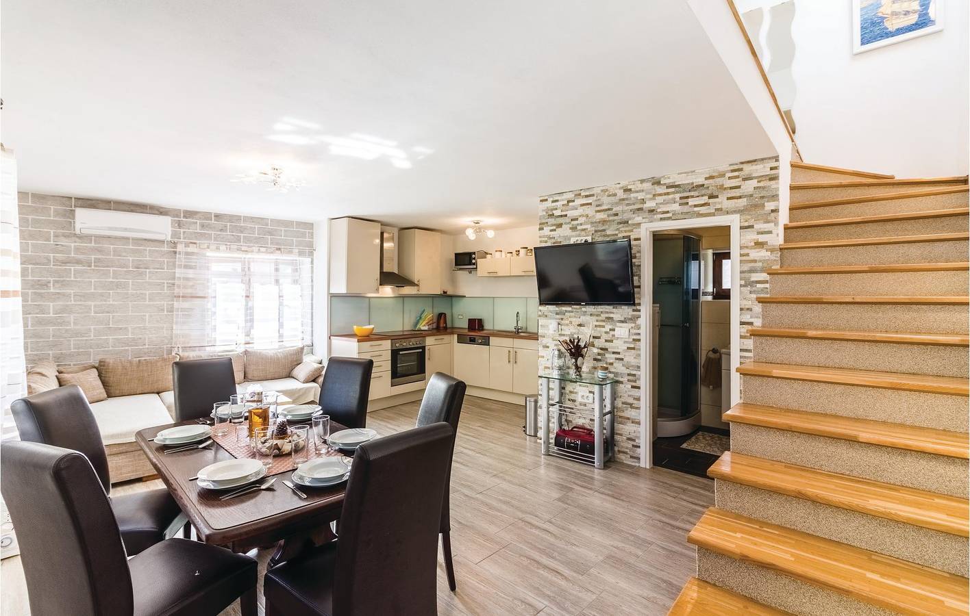 Familienfreundliche Ferienwohnung mit Terrasse in der Nähe eines FKK-Strandes in Pomer, Südküste Istrien