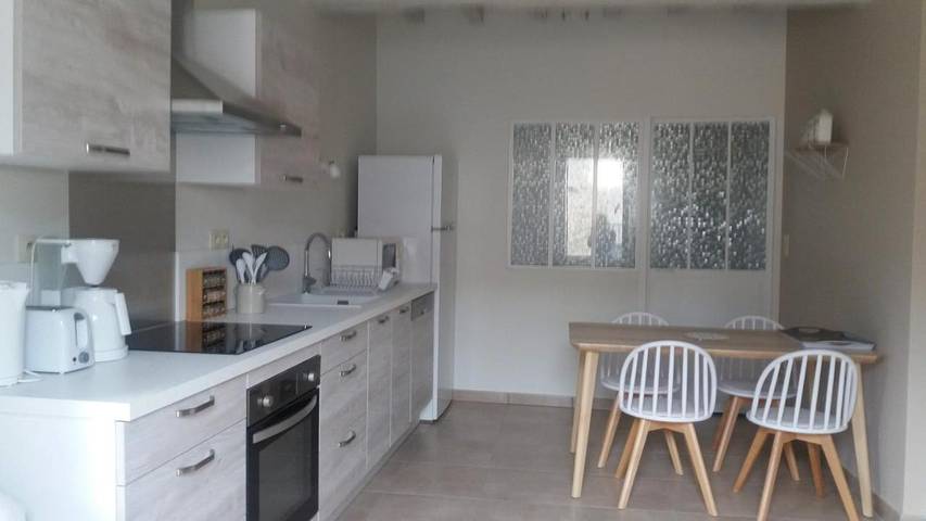 Location de vacances pour 8 personnes, avec terrasse à Pérouges - 2