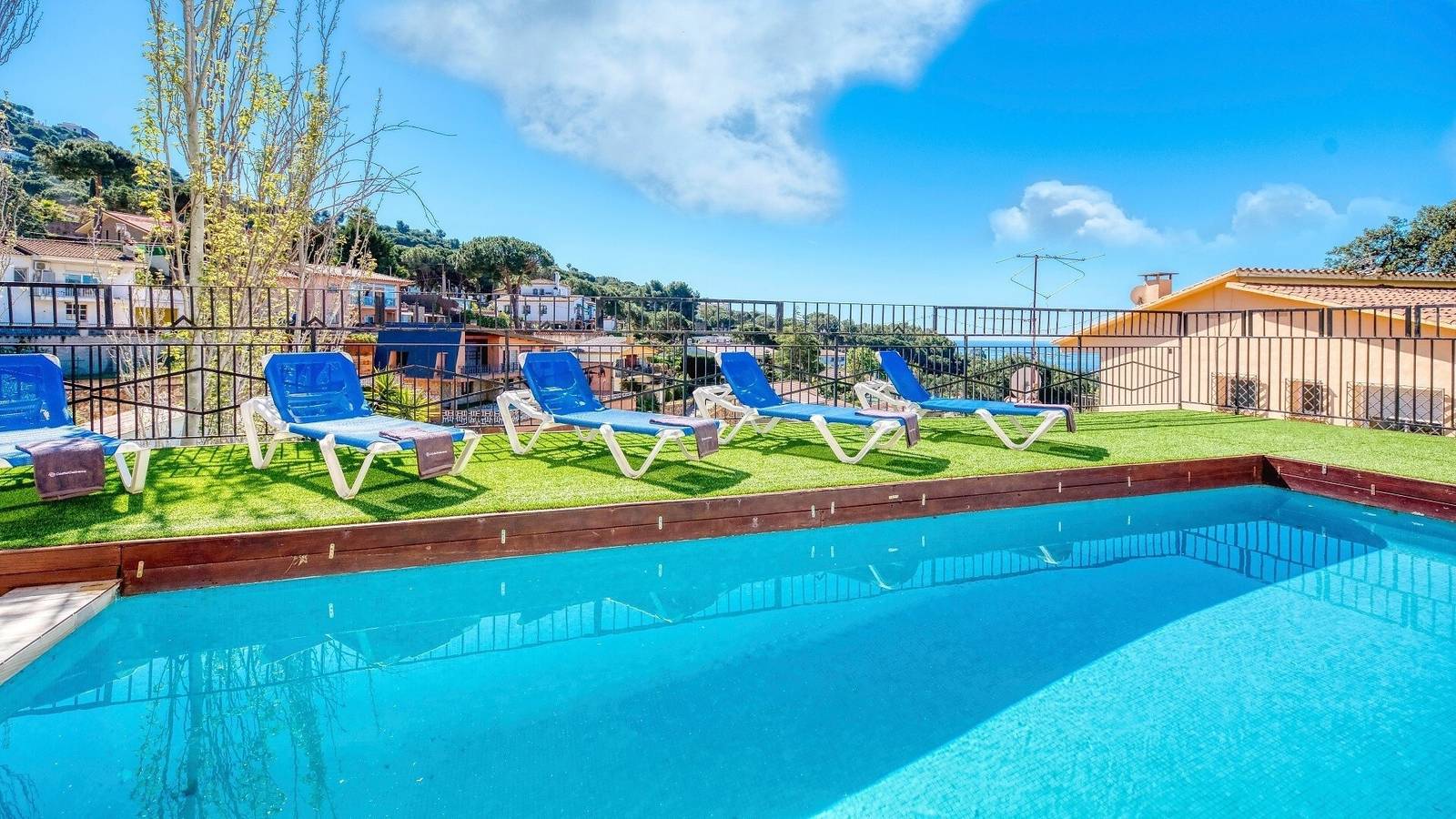 Villa 'Costacabana - Donna' con vistas al mar, piscina privada y Wifi in Roca Grossa, Lloret de Mar