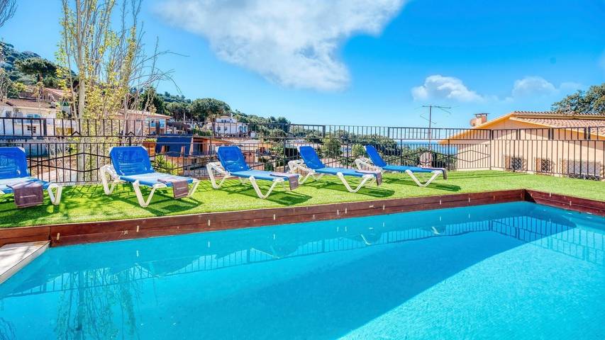 Casa vacanza per 8 persone, con balcone e giardino a Lloret de Mar