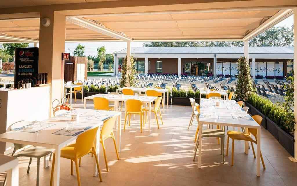 Apartamento vacacional entero, Holiday apartment with wooden veranda  in Viserba, Rímini