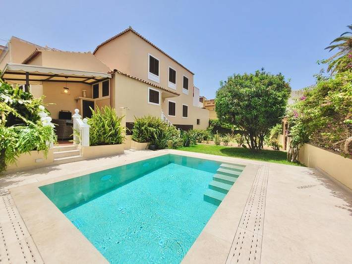 Casa de vacaciones para 8 personas, con piscina además de vistas y jardín en Puerto de la Cruz