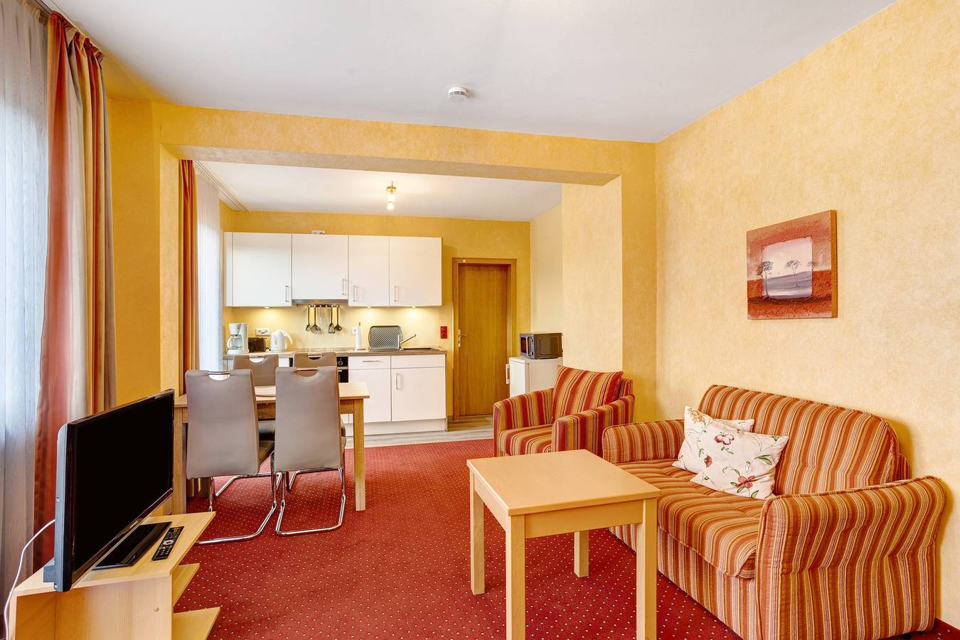Ganze Wohnung, Haus Erika - Ferienwohnung 1 mit Wlan, Balkon und Gemeinschaftsgarten nahe Skywalk in Stryck, Willingen