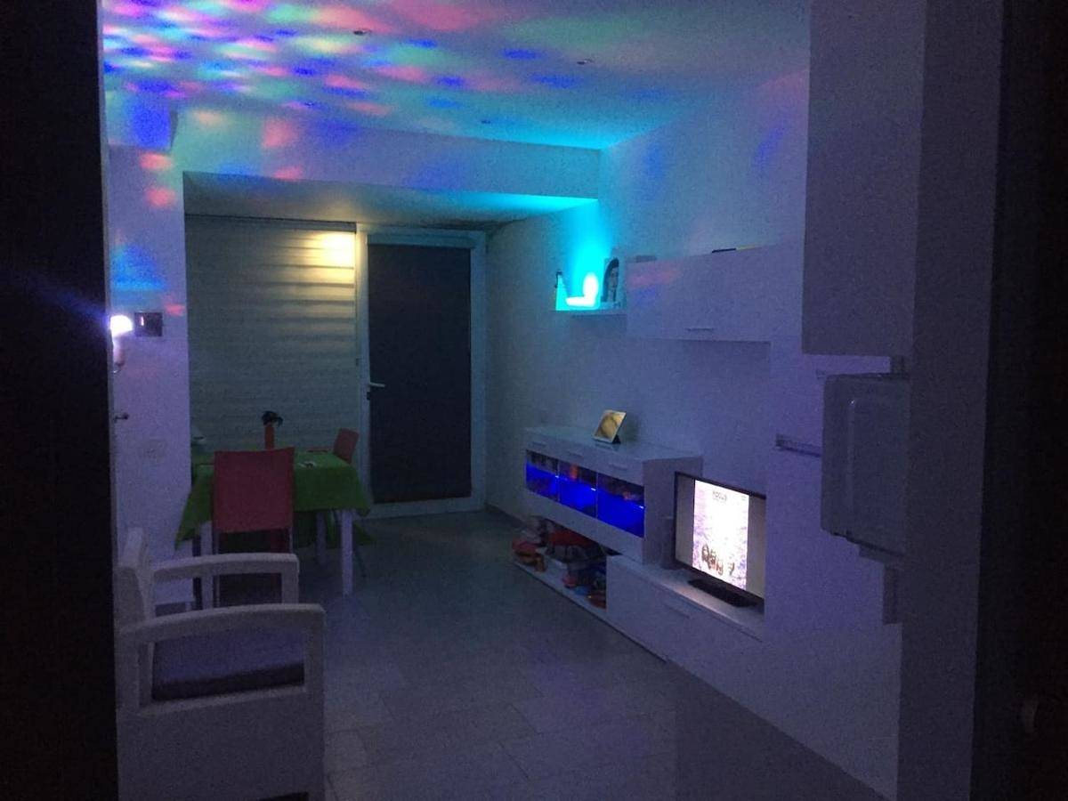 White Home. Casa Relax, piscina, free wi-fi & posto auto. in Palermo, Provincia di Palermo