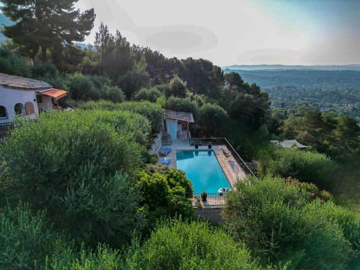 Gîte pour 2 personnes, avec vue ainsi que jardin et piscine à Spéracèdes - 4