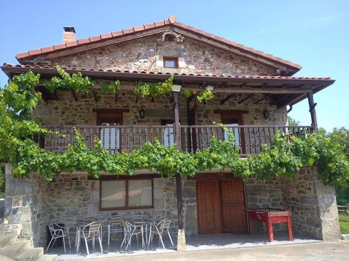 Landhuis 'Casa Rural La Barcenilla' met balkon en wifi in Soba, Cantabrisch Gebergte