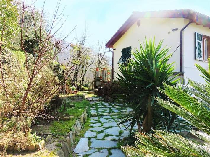 Ferienwohnung für 4 Personen, mit Terrasse und Garten sowie Ausblick in Avegno