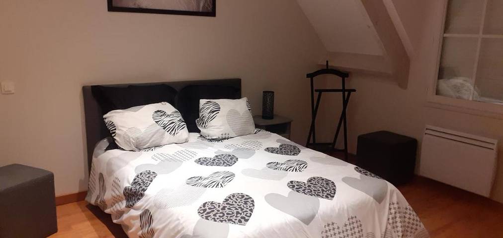 Gîte pour 7 personnes, avec jardin à Cellettes - 2