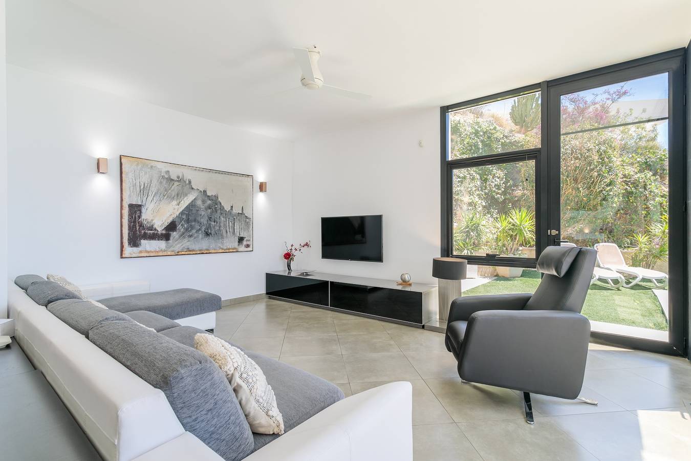 Villa Olivia mit spektakulärem Meer- und Küstenblick in El Campello, Costa Blanca
