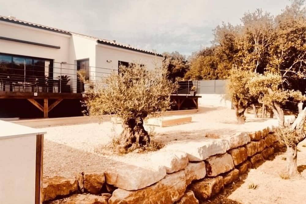Villa with a magnificent view in La Roque-sur-Cèze, Nimes und Umgebung