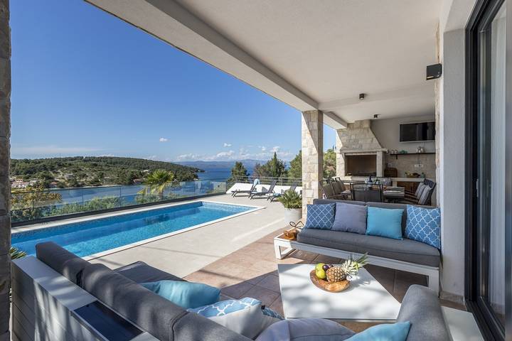 Villa Captain's Haus auf der Insel Solta mit beheiztem Pool, Whirlpool und Meerblick in Necujam, Solta