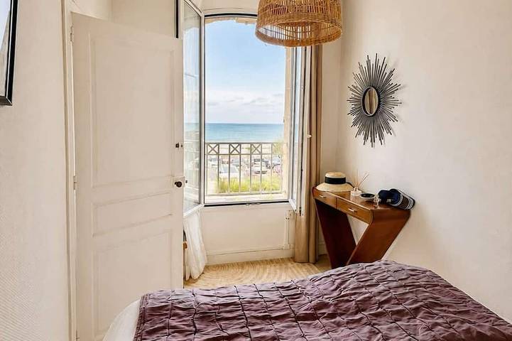 Appartement entier, Bel Horizon, charmant appt avec balcon vue mer in Luc-sur-Mer, Région de Caen