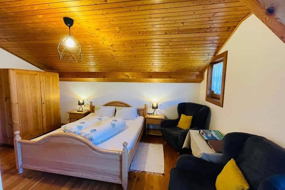 Ganze Wohnung, Haus Stabentheiner : Doppelzimmer mit Bergblick in Lesachtal, Bezirk Hermagor