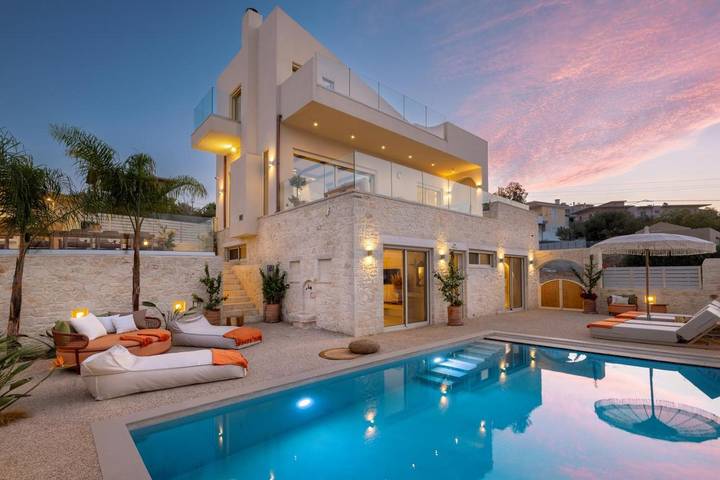 Ferienhaus für 11 Personen, mit Ausblick und Garten sowie Pool