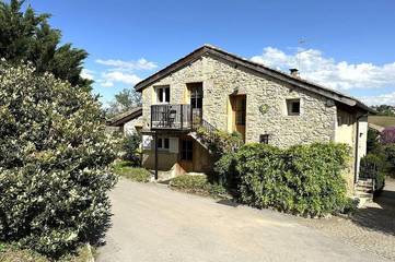 Gîte pour 4 personnes, avec jardin à Pommiers