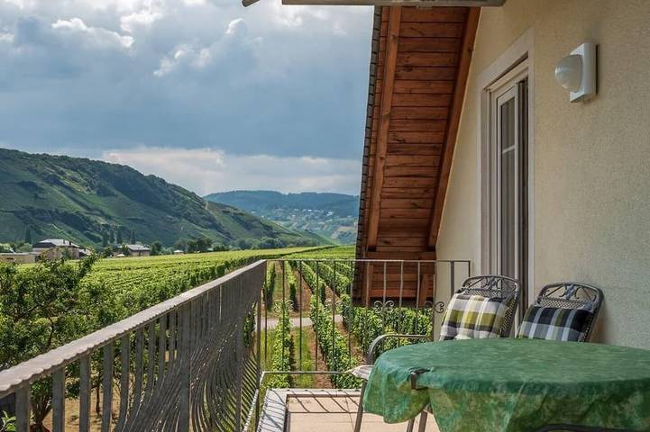 Ferienwohnung für 4 Personen, mit Balkon und Garten in Köwerich