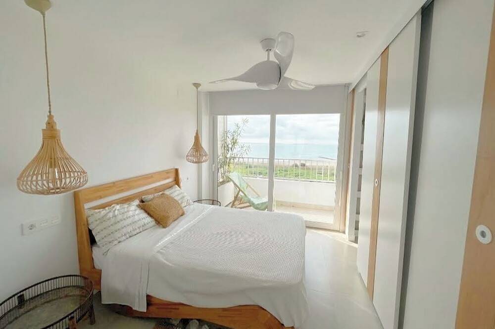 Apartamento entero, 2-bedroom apartment sea-views in charming La Pobla de Farnalls with Wifi in Playa Puebla de Farnals, Puebla de Farnals
