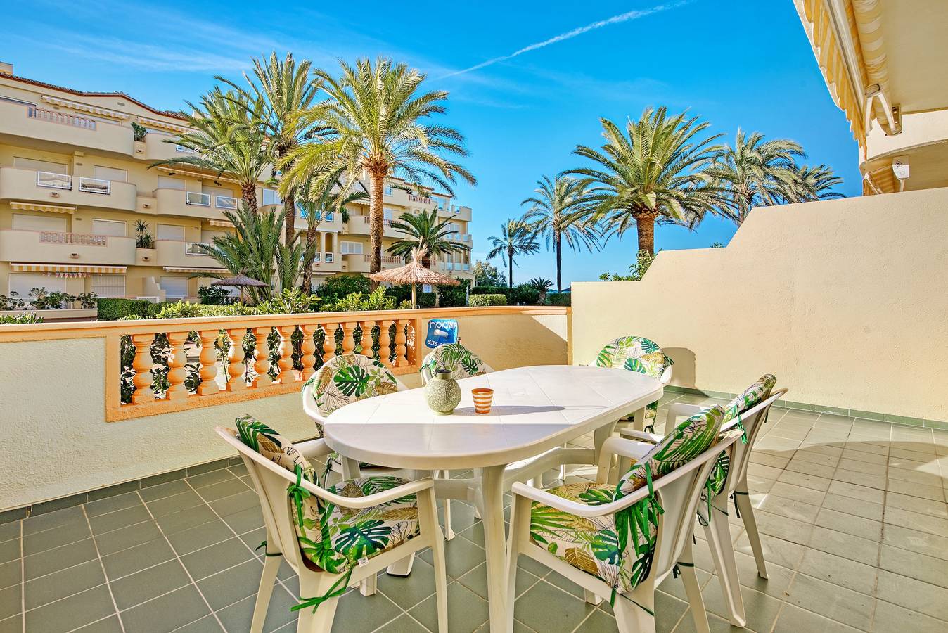 Entire apartment, Apartment "Brisas C2" with Shared Pool & Wi-Fi in Las Marinas, Dénia