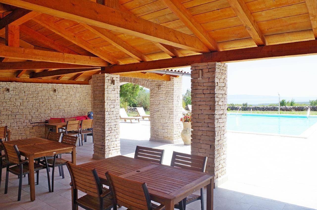 Geheel vakantieappartement, Holiday Apartment in Rakalj with Common Pool in Rakalj, Zuidkust Istrië