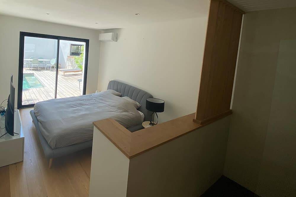 Luxury villa 160m2 heated pool 10 min from beaches in Aigues-Mortes, Côte d'Améthyste