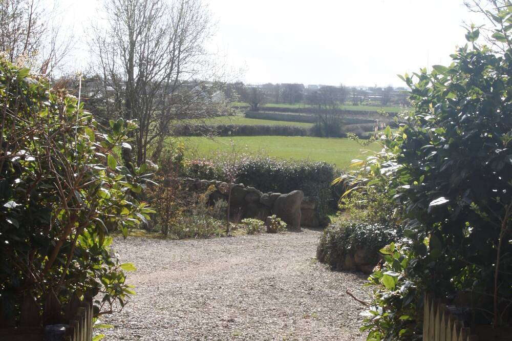 Country cottage in peaceful setting, nestled between the mountains and the sea. in County Down