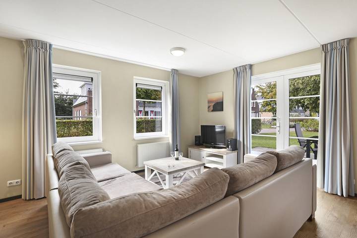 Bungalow für 4 Personen, mit Terrasse und Balkon/Terrasse in Burgh-Haamstede - 2