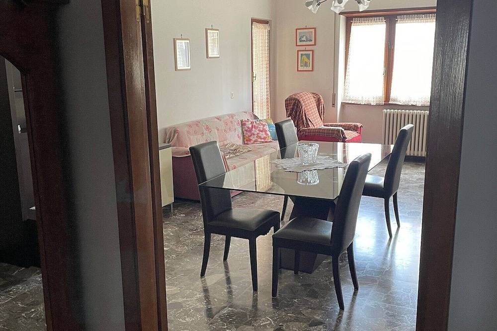 Entire apartment, Spacious and bright apartment a stone's throw from the old town and the beach in San Benedetto del Tronto, Riviera delle Palme
