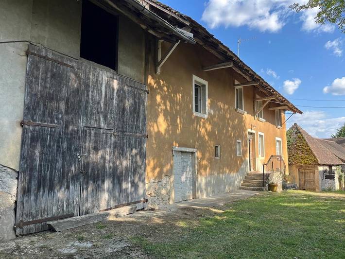 Location de vacances pour 12 personnes, avec jardin et terrasse dans Groslée - 2