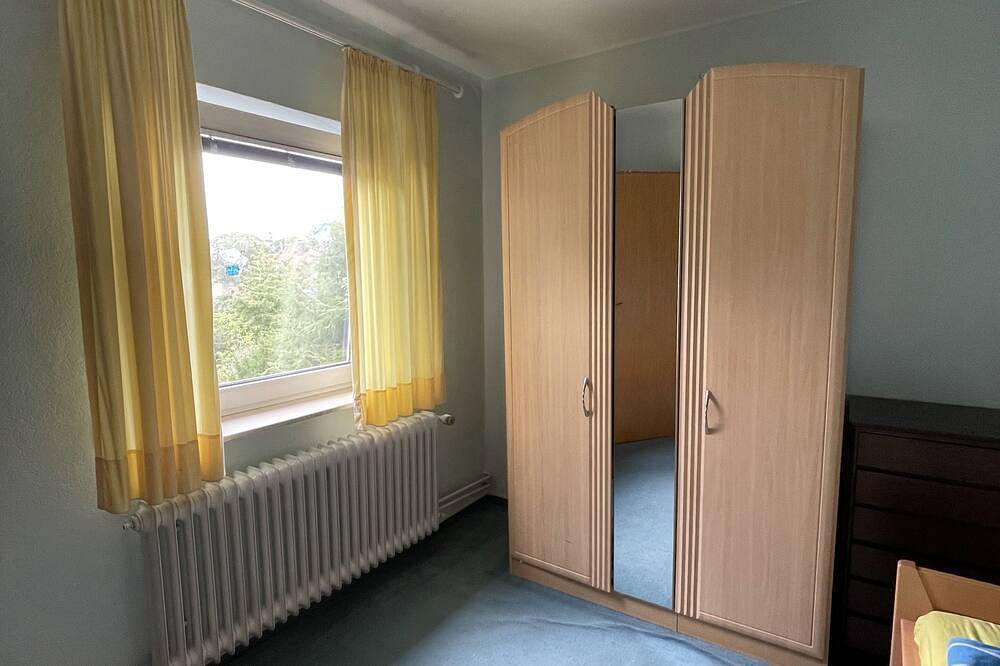 Entire house, quiet city location, garden, electric bed, Free parking, Free Wifi in Bielefeld, North Rhine-Westphalia