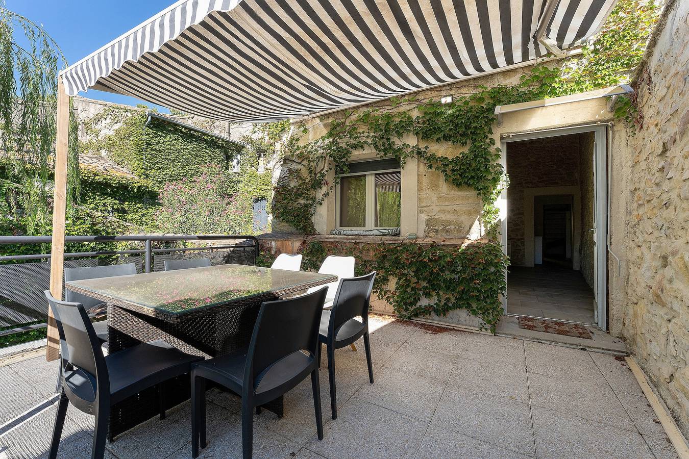 Gîte autentico con terrazza e giardino privato nel Languedoc in Bernis, Costa mediterranea (Francia)