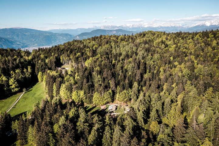 Appartamento intero, Appartamento La Mendola con vista sulle montagne, Wi-Fi, giardino e terrazza in Cavareno, Val di Non