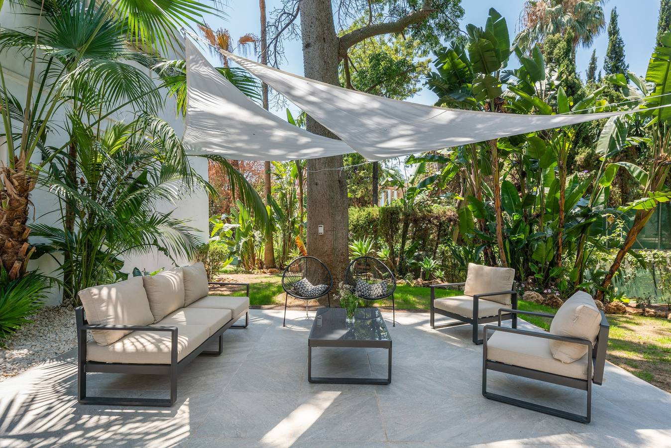 Superbe villa 5 chambres avec piscine privée près de Puerto Banús in Nueva Andalucia Golf Valley, Marbella