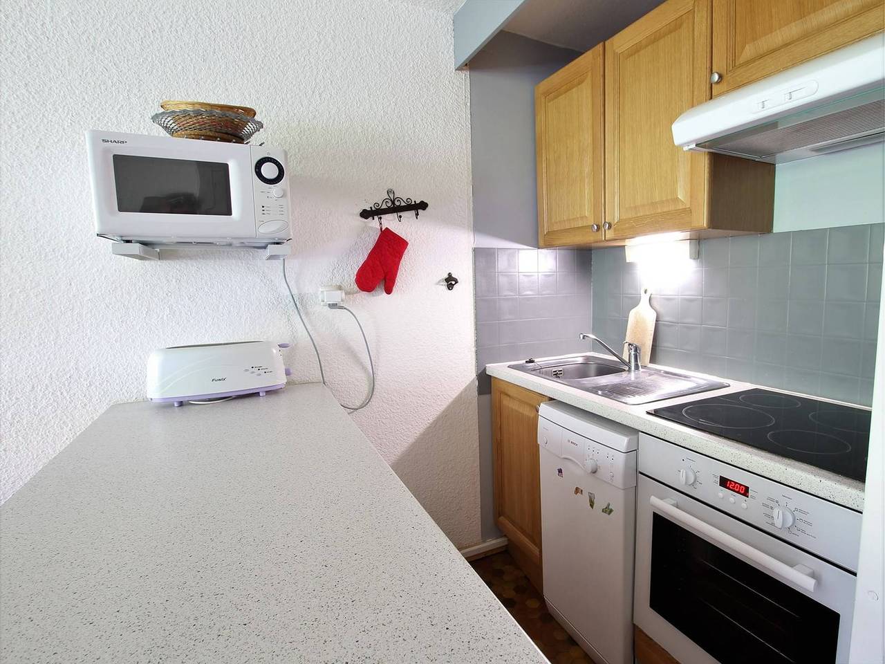 Appartement entier, Studio fonctionnel 4 pers, à 50m des pistes, proche commodités, piscine extérieure en été. in La Salle-les-Alpes, Serre Chevalier