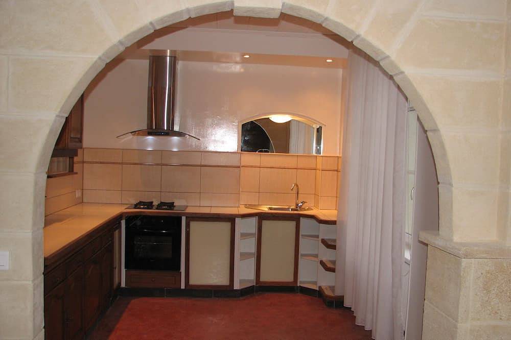 Entire apartment, Apartment F2 standing in an old farm. Completely renovated. Very calm. in Athis-Mons, Essonne