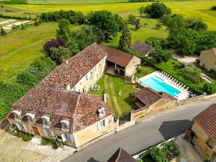 Location de vacances pour 16 personnes, avec piscine à Cendrieux