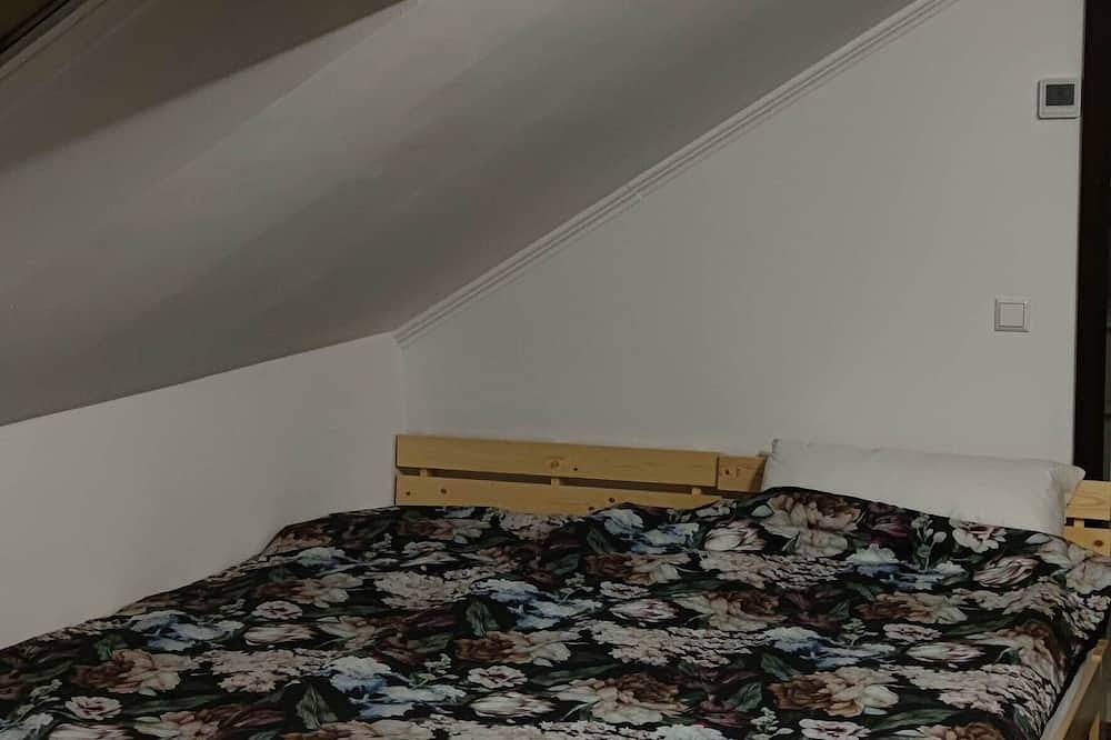 Ganze Wohnung, Kleines Zimmer mit Küchenzeile und eigenes Bad. in Besigheim, Kraichgau