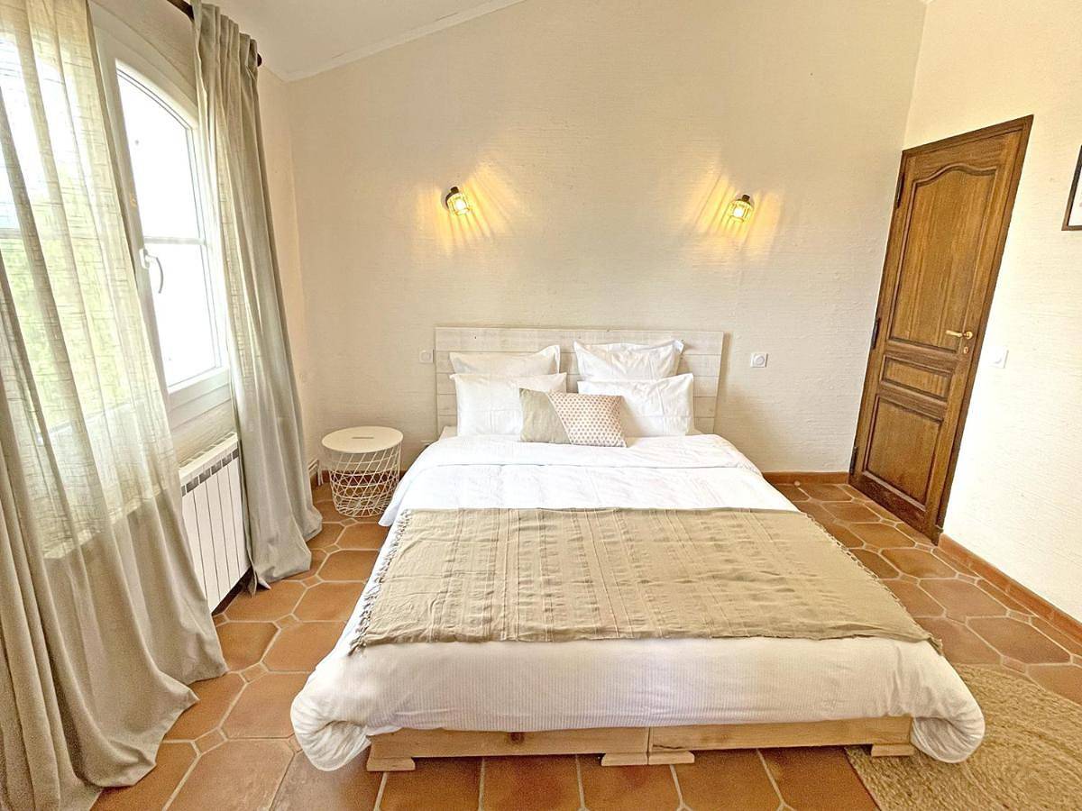 Three-Bedroom House in Tourtour, Région de Draguignan